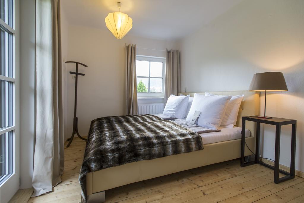 Forest Chalet, 15 Min To Salzburg Olt Town, And Most Beautiful Lakes, Secluded Location, 1,000 Sqm Garden, Mountainview, Panorama Sauna, Bath Whirlpool, Bbq&Bikes&Sunbeds For Free, Up To 10 P Golling an der Salzach Ruang foto
