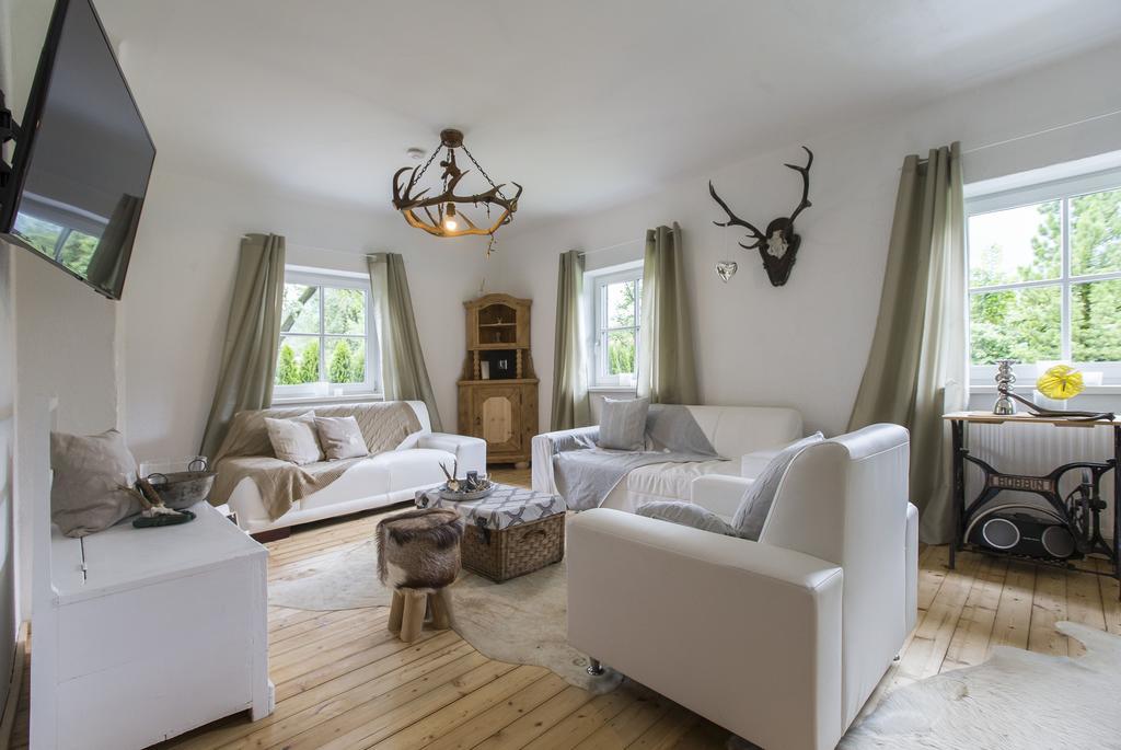 Forest Chalet, 15 Min To Salzburg Olt Town, And Most Beautiful Lakes, Secluded Location, 1,000 Sqm Garden, Mountainview, Panorama Sauna, Bath Whirlpool, Bbq&Bikes&Sunbeds For Free, Up To 10 P Golling an der Salzach Ruang foto