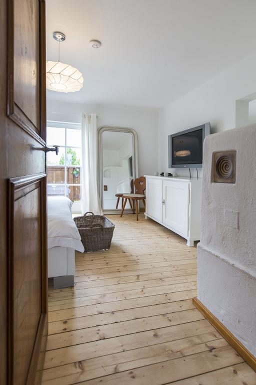 Forest Chalet, 15 Min To Salzburg Olt Town, And Most Beautiful Lakes, Secluded Location, 1,000 Sqm Garden, Mountainview, Panorama Sauna, Bath Whirlpool, Bbq&Bikes&Sunbeds For Free, Up To 10 P Golling an der Salzach Ruang foto