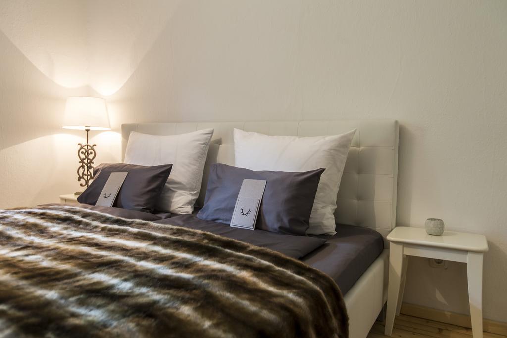 Forest Chalet, 15 Min To Salzburg Olt Town, And Most Beautiful Lakes, Secluded Location, 1,000 Sqm Garden, Mountainview, Panorama Sauna, Bath Whirlpool, Bbq&Bikes&Sunbeds For Free, Up To 10 P Golling an der Salzach Ruang foto