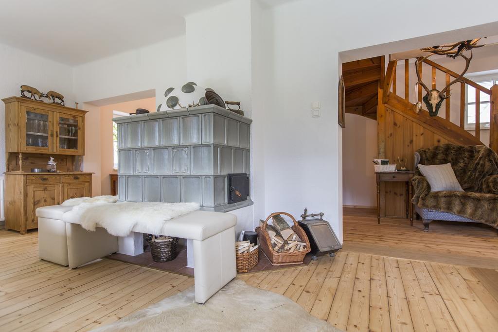 Forest Chalet, 15 Min To Salzburg Olt Town, And Most Beautiful Lakes, Secluded Location, 1,000 Sqm Garden, Mountainview, Panorama Sauna, Bath Whirlpool, Bbq&Bikes&Sunbeds For Free, Up To 10 P Golling an der Salzach Ruang foto