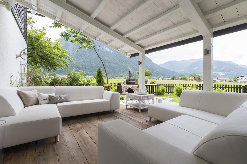 Forest Chalet, 15 Min To Salzburg Olt Town, And Most Beautiful Lakes, Secluded Location, 1,000 Sqm Garden, Mountainview, Panorama Sauna, Bath Whirlpool, Bbq&Bikes&Sunbeds For Free, Up To 10 P Golling an der Salzach Ruang foto