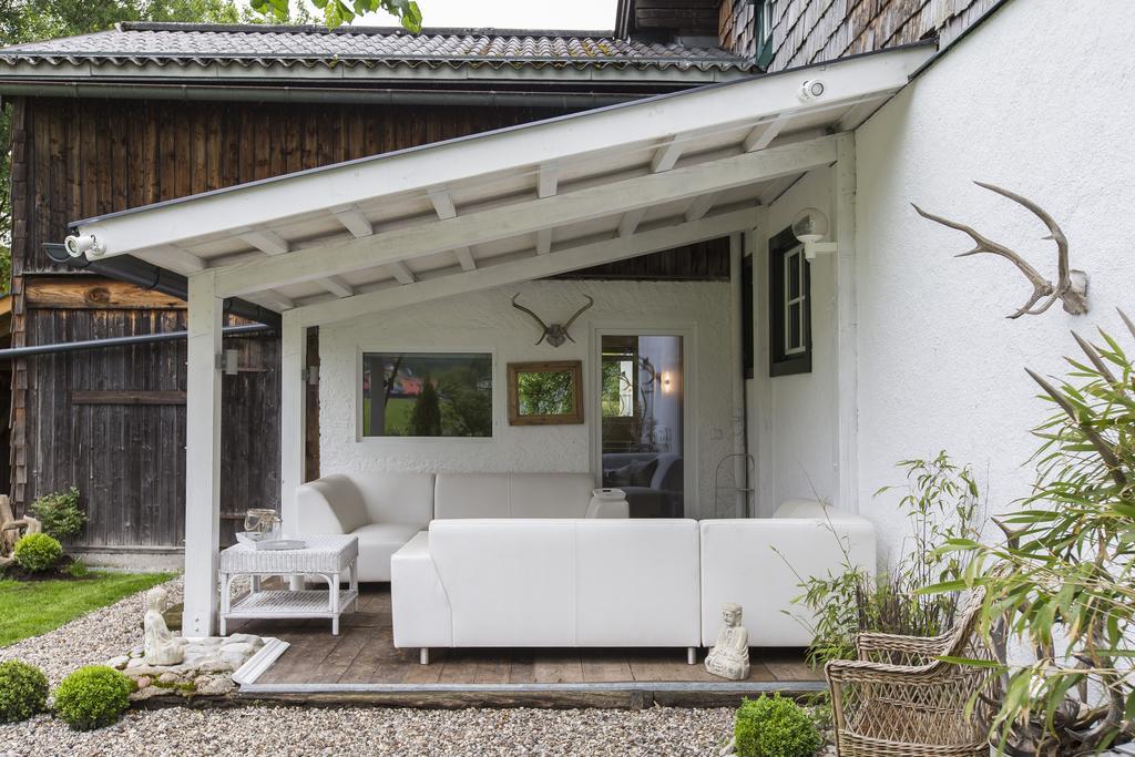Forest Chalet, 15 Min To Salzburg Olt Town, And Most Beautiful Lakes, Secluded Location, 1,000 Sqm Garden, Mountainview, Panorama Sauna, Bath Whirlpool, Bbq&Bikes&Sunbeds For Free, Up To 10 P Golling an der Salzach Ruang foto