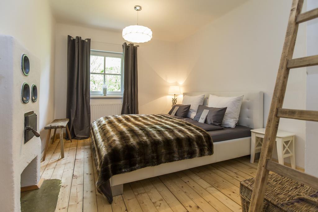 Forest Chalet, 15 Min To Salzburg Olt Town, And Most Beautiful Lakes, Secluded Location, 1,000 Sqm Garden, Mountainview, Panorama Sauna, Bath Whirlpool, Bbq&Bikes&Sunbeds For Free, Up To 10 P Golling an der Salzach Ruang foto