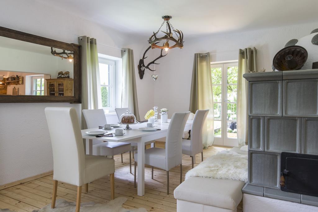 Forest Chalet, 15 Min To Salzburg Olt Town, And Most Beautiful Lakes, Secluded Location, 1,000 Sqm Garden, Mountainview, Panorama Sauna, Bath Whirlpool, Bbq&Bikes&Sunbeds For Free, Up To 10 P Golling an der Salzach Ruang foto