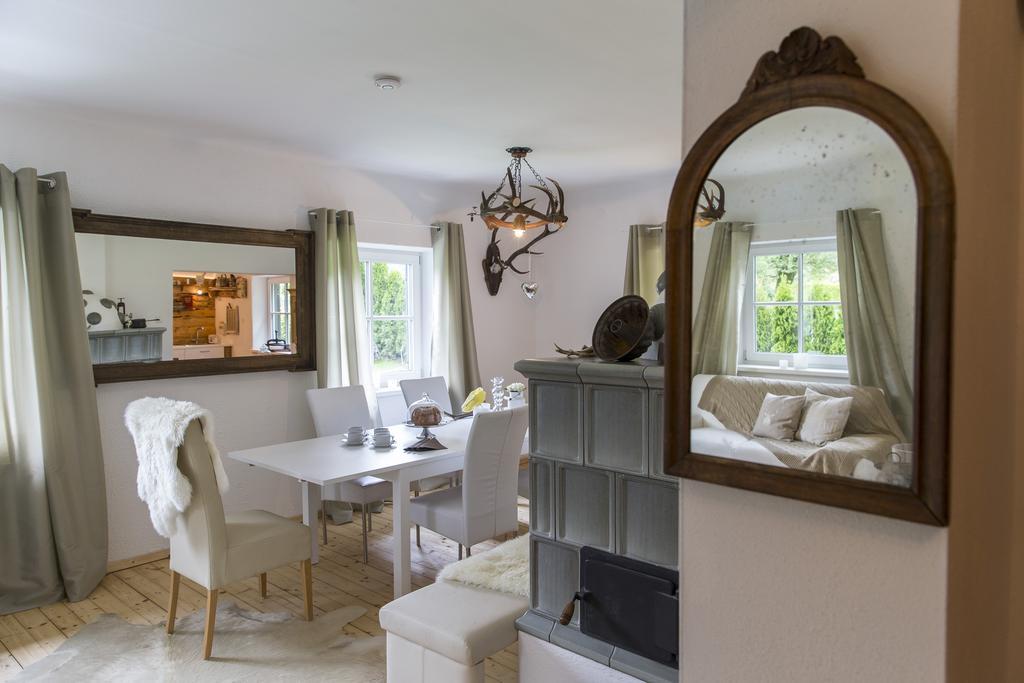 Forest Chalet, 15 Min To Salzburg Olt Town, And Most Beautiful Lakes, Secluded Location, 1,000 Sqm Garden, Mountainview, Panorama Sauna, Bath Whirlpool, Bbq&Bikes&Sunbeds For Free, Up To 10 P Golling an der Salzach Ruang foto