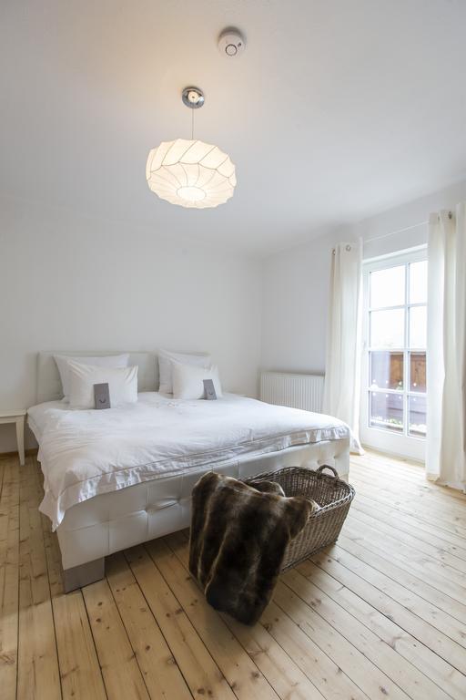 Forest Chalet, 15 Min To Salzburg Olt Town, And Most Beautiful Lakes, Secluded Location, 1,000 Sqm Garden, Mountainview, Panorama Sauna, Bath Whirlpool, Bbq&Bikes&Sunbeds For Free, Up To 10 P Golling an der Salzach Ruang foto